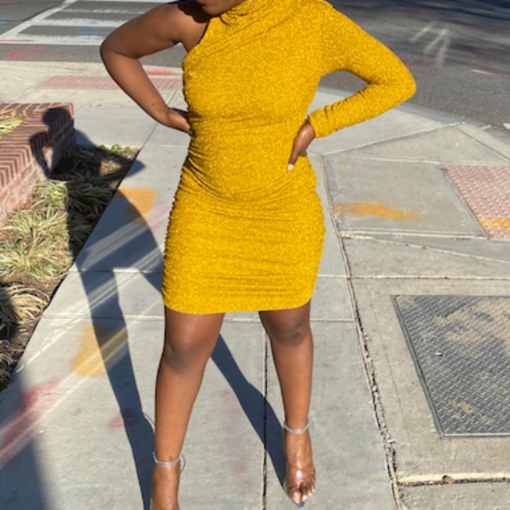 Miss circle Starlight Gold Metallic One Sleeve Dress